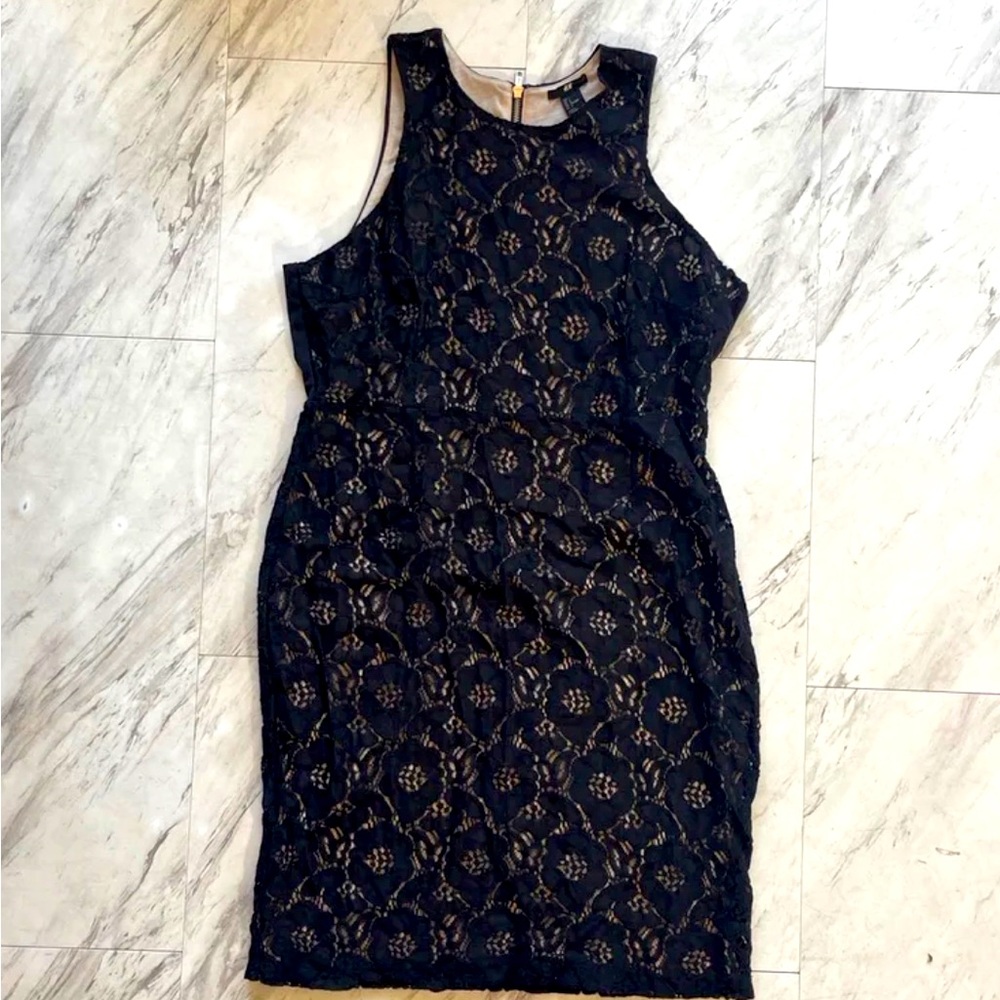 Women sleeveless black lace knee length dress